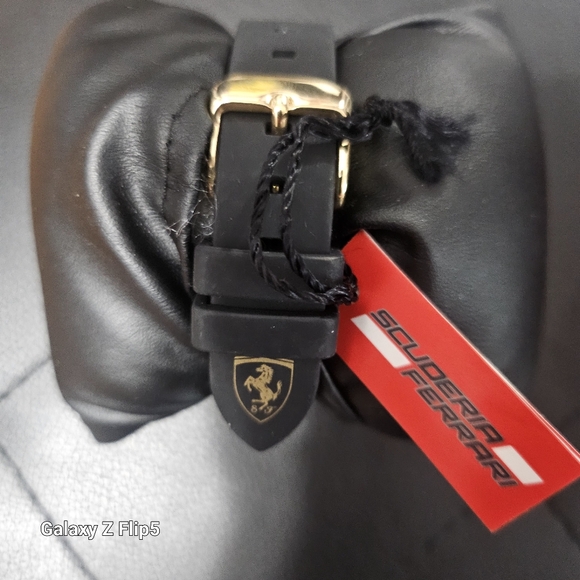 !BNWT! AUTHENTIC FERRARI BRAND WATCH (unisex) main image 4